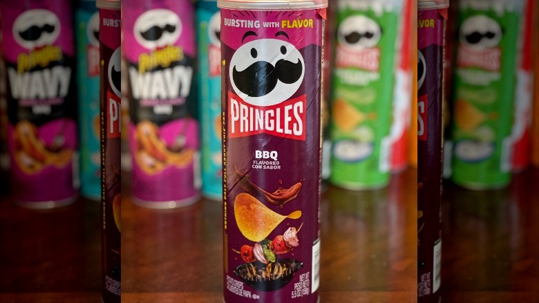 Pringles bbq flavor chips can