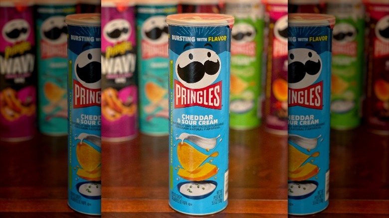 Cheddar & sour cream pringles