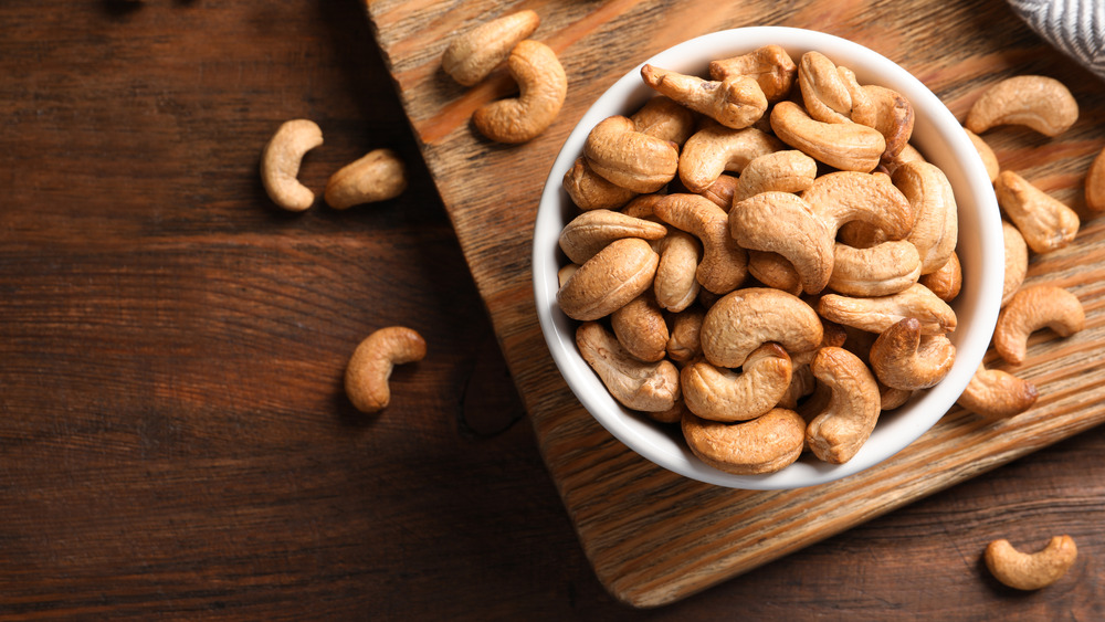 bowl of cashews