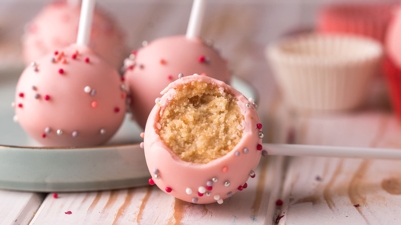 Starbucks cake pops hi-res stock photography and images - Alamy