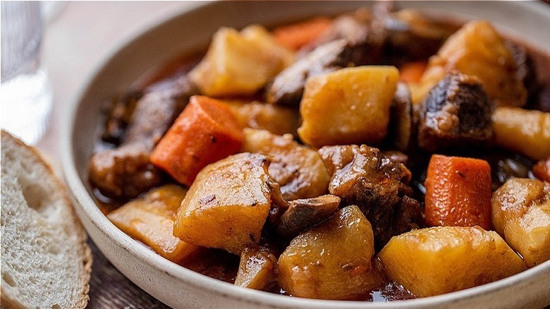 meat with potatoes and carrots