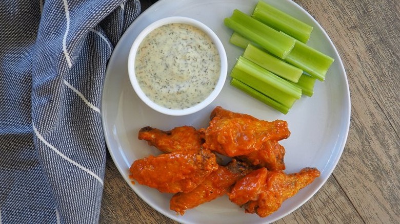 Buffalo wings with celery