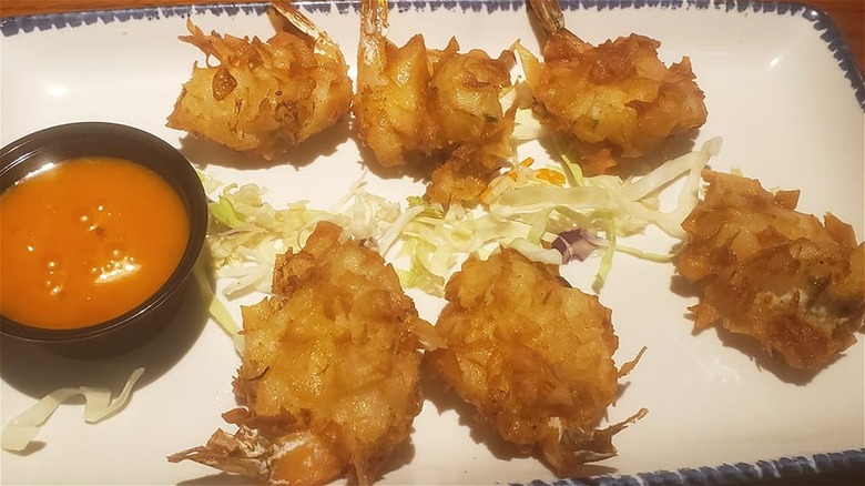 Crab-stuffed shrimp rangoon plate