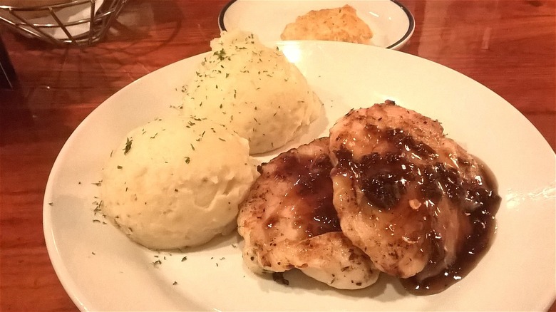 Glazed chicken with mashed potatoes