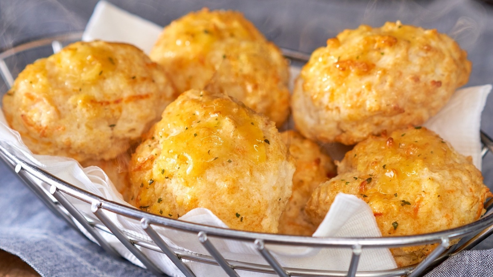 https://www.mashed.com/img/gallery/red-lobsters-cheddar-bay-biscuit-mix-makes-a-mean-dumpling/l-intro-1698128167.jpg