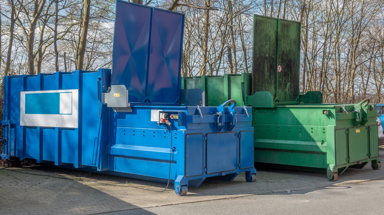  Commercial trash compactors