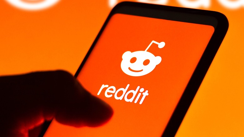 Reddit app opening on a smart phone