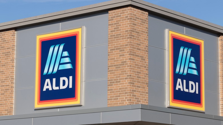 Aldi store front