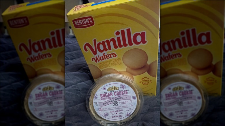 vanilla wafers and dessert hummus