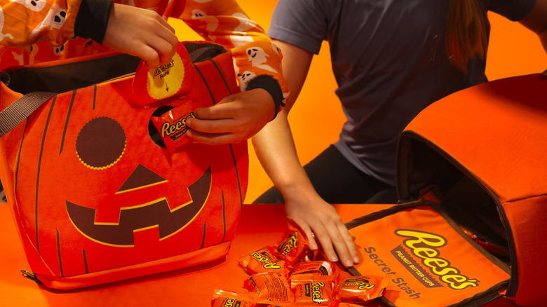 Reese's trick-or-trick candy bag