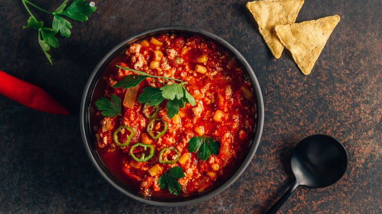 chili con carne in bowl