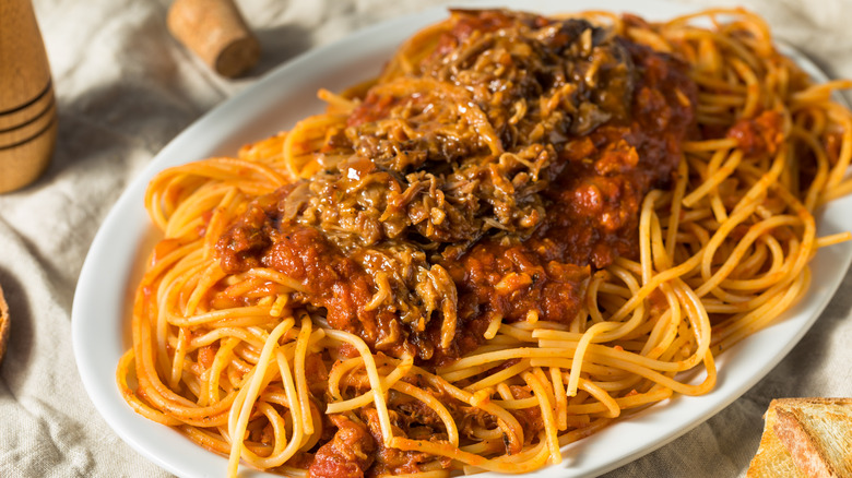 barbecue spaghetti on plate