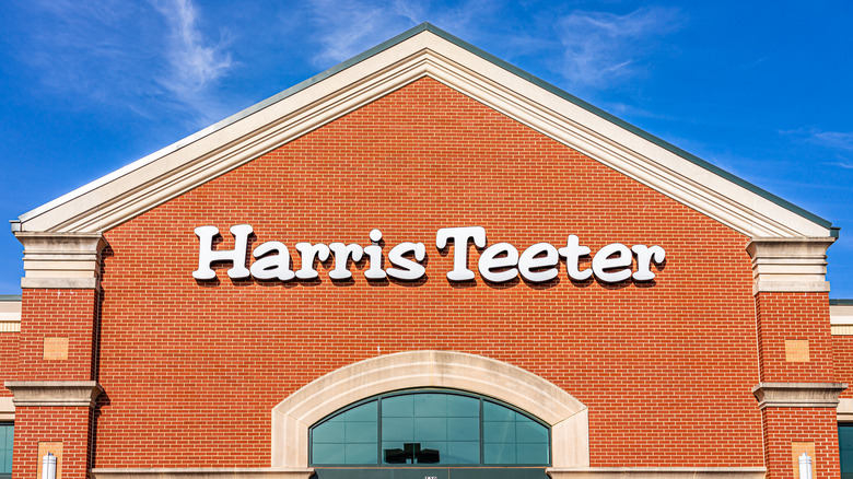 Harris Teeter grocery sign