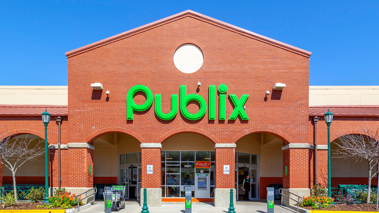 Publix store front