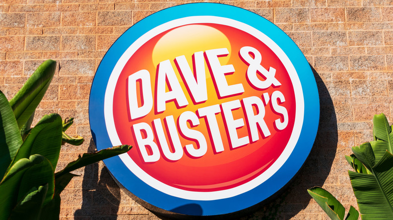 dave & buster's sign