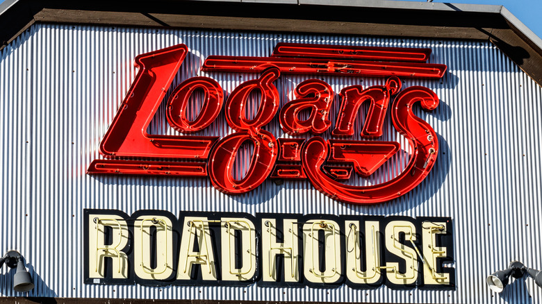 logan's roadhouse sign