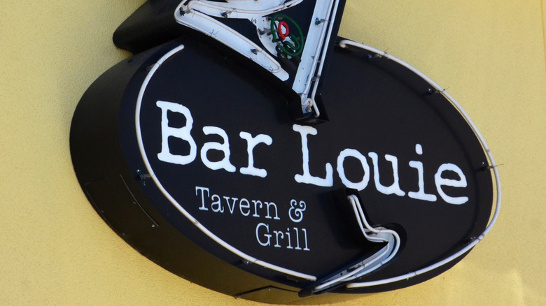 Bar Louie illuminated sign