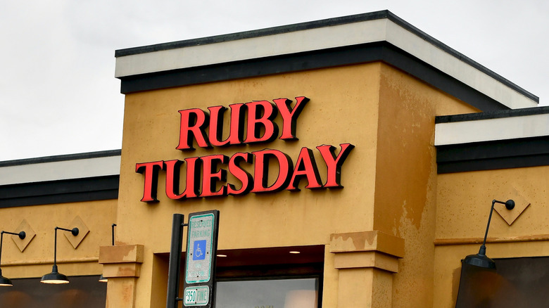 Ruby Tuesday restaurant exterior