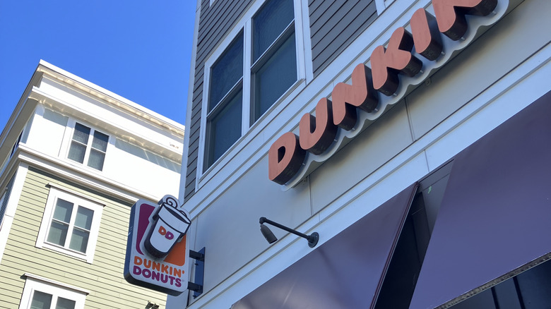 dunkin' sign