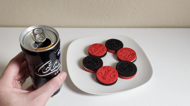 Review: OREO Coca-Cola Sandwich Cookies And Coca-Cola OREO Zero Sugar ...