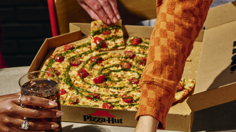 Review: Pizza Hut's New Chicago Tavern-Style Pizza And Toppings Are A ...