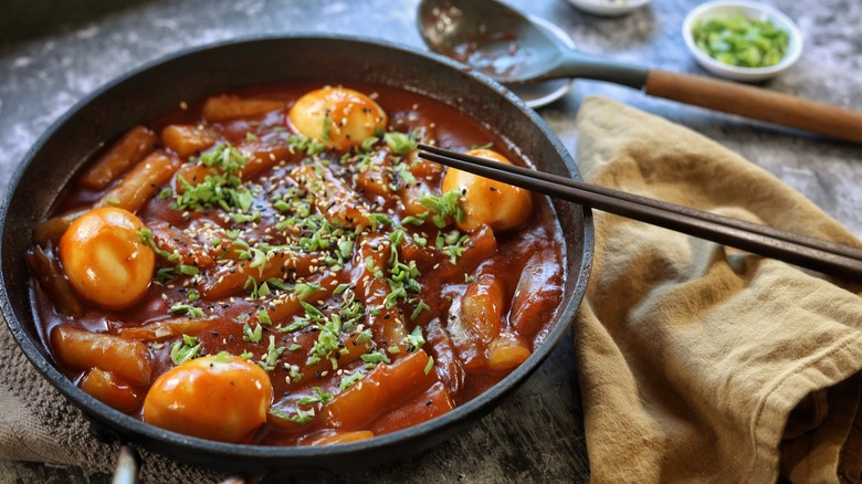 skillet of tteokbokki