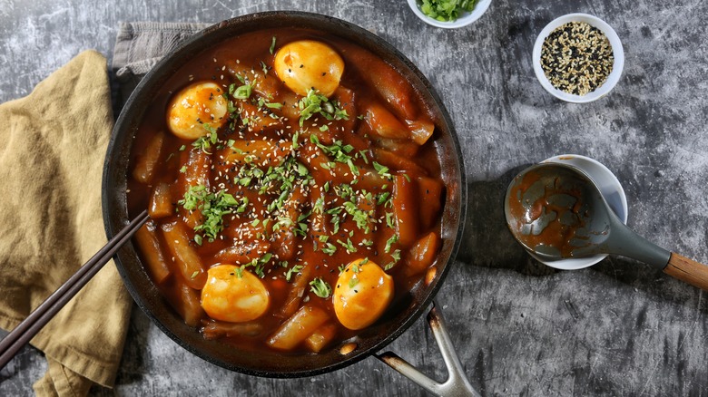 skillet of tteokbokki