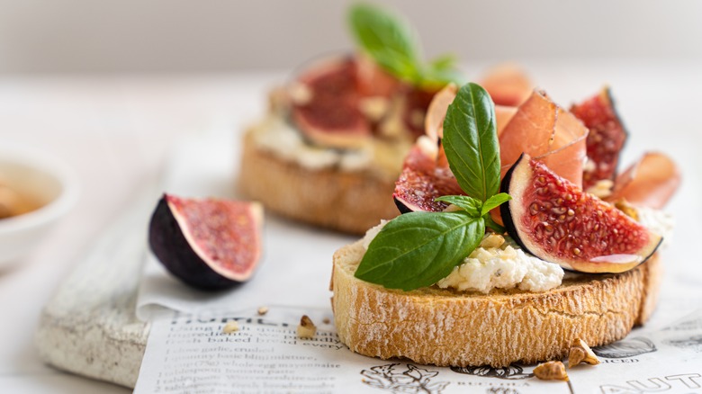 bruschetta with ricotta and figs