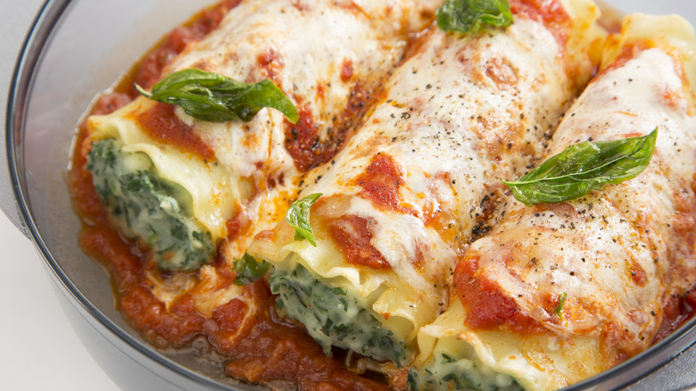 Ricotta-stuffed cannelloni 