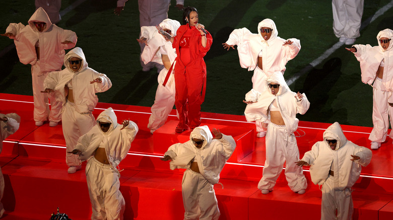 Rihanna with marshmallow dancers