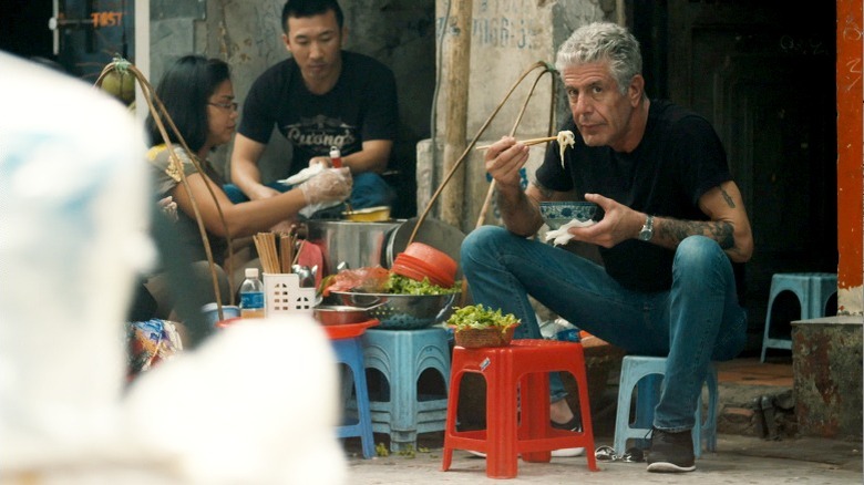 Anthony Bourdain eating noodles on the street