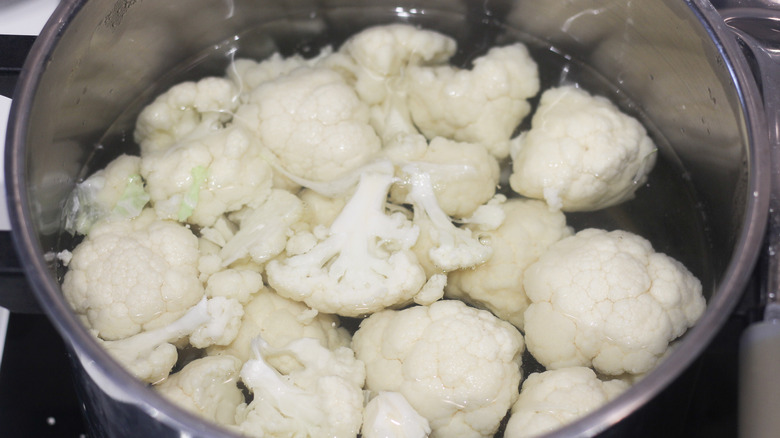 cauliflower in pot of water