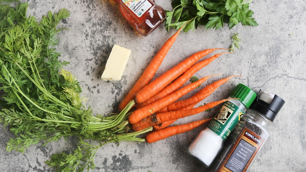 ingredients arranged for roasted carrots