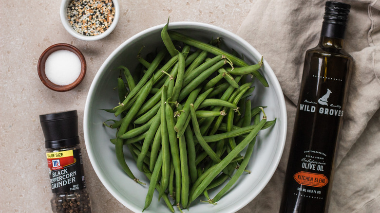 green beans and ingredients