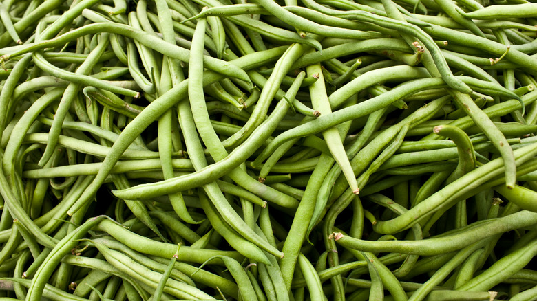 a pile of green beans