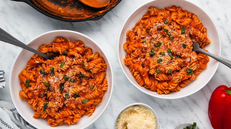 pasta in bowls 