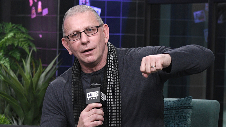 Robert Irvine making a fist