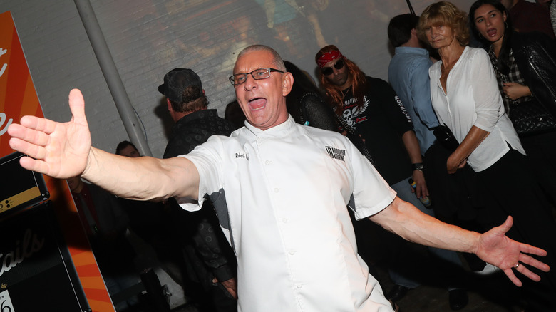 Robert Irvine open arms