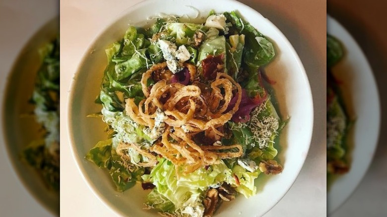 green salad with crispy onions