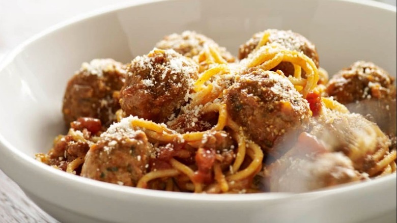 bowl of spaghetti and meatballs