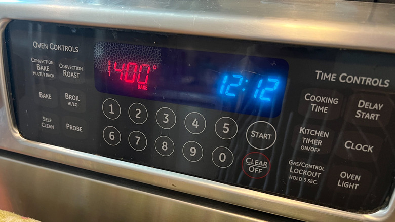 oven displaying preheat setting