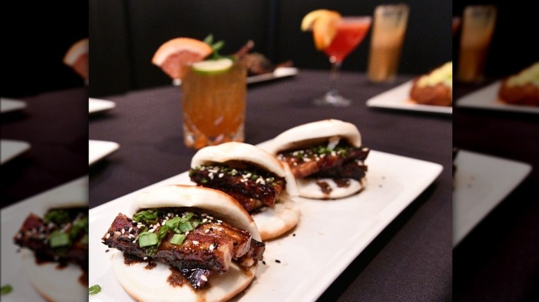 Braised pork belly bao buns