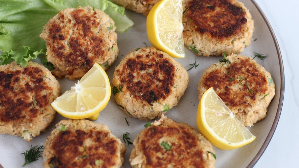Salmon patties served with lemon wedges