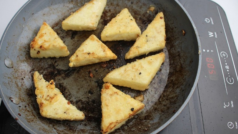 stir-frying tofu