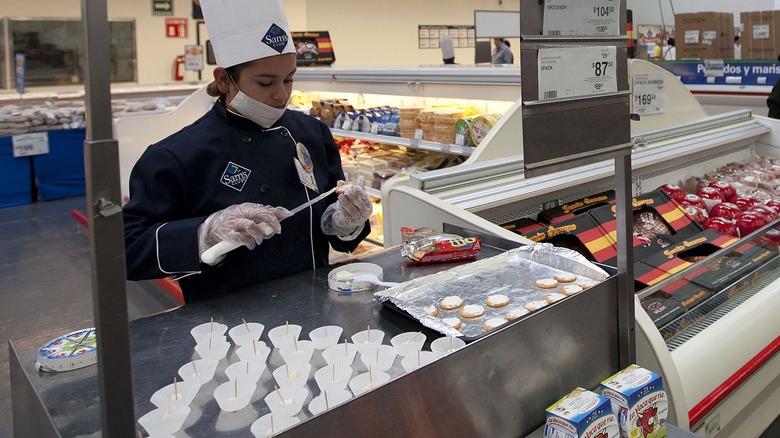 Sam's Club worker giving away free samples