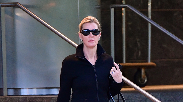 Sandra Lee in sunglasses