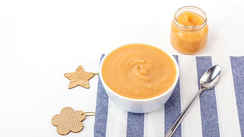 Applesauce in bowls