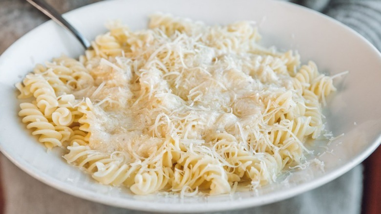 Fusilli pasta with Alfredo Sauce