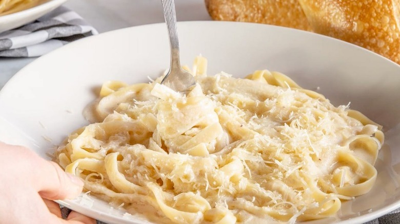 Fettuccine in butter cream sauce 