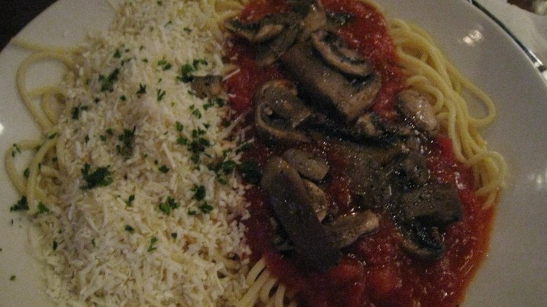 Spaghetti with mushroom sauce